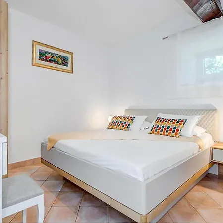1 Bedroom Cozy In