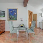 1 Bedroom Cozy In * 波尔