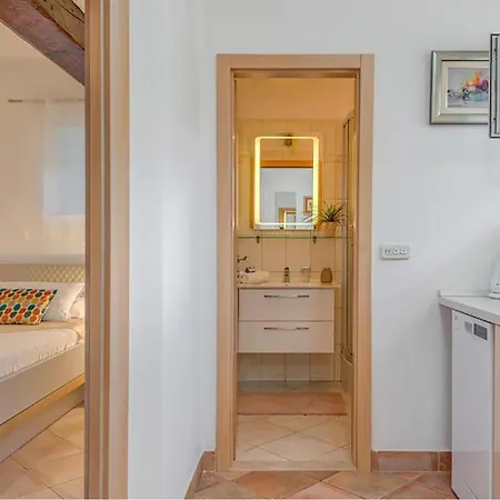 1 Bedroom Awesome Apartment In Bol Appartement *