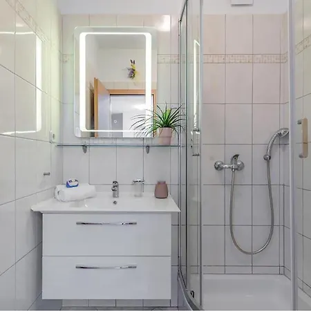 1 Bedroom Awesome Apartment In Bol Bol